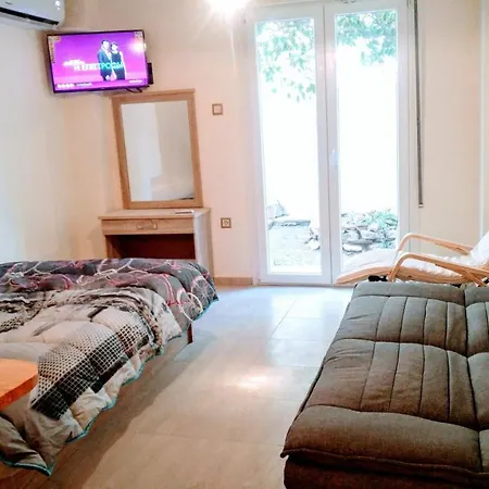 Apartment Garden Cozy Nest Studio